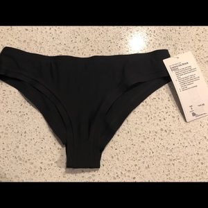 Lululemon Explore the Shore size 6 swim bottom